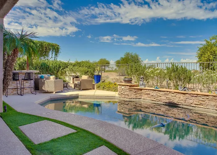 Poolside Paradise! Luxe Golf Getaway In Сasa de vacaciones Phoenix
