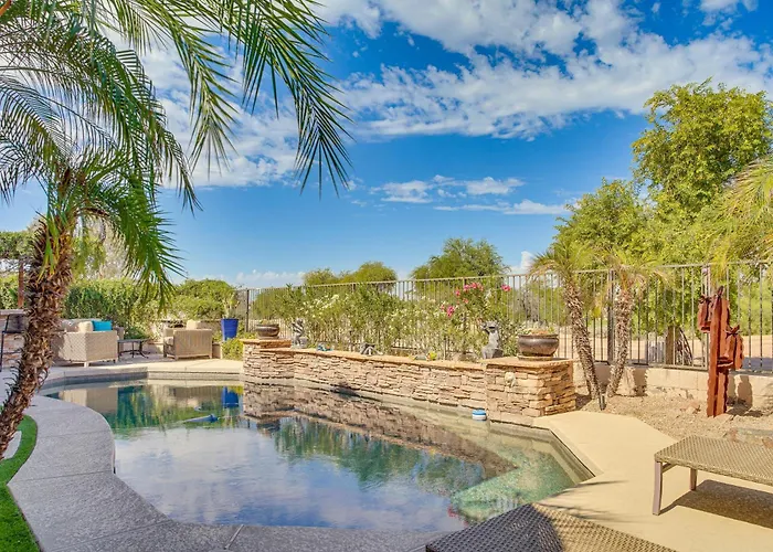 Poolside Paradise! Luxe Golf Getaway In Сasa de vacaciones Phoenix